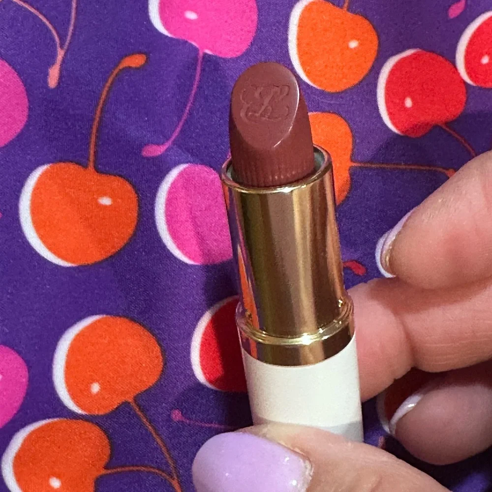 Estee Lauder 670 Bold‎ Desires Lipstick NEW